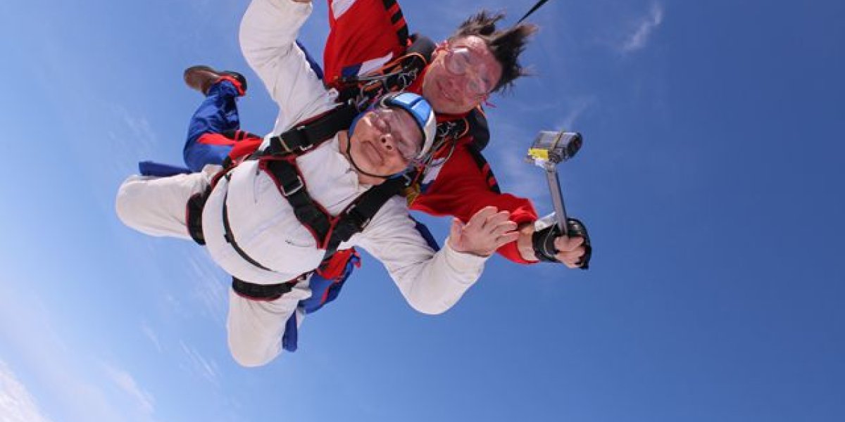 Сто лет не предел: вековой ветеран прыгнул с парашютом и раскрыл неожиданный секрет долгой жизни Сто лет не предел: вековой ветеран прыгнул с парашютом и раскрыл неожиданный секрет долгой жизни