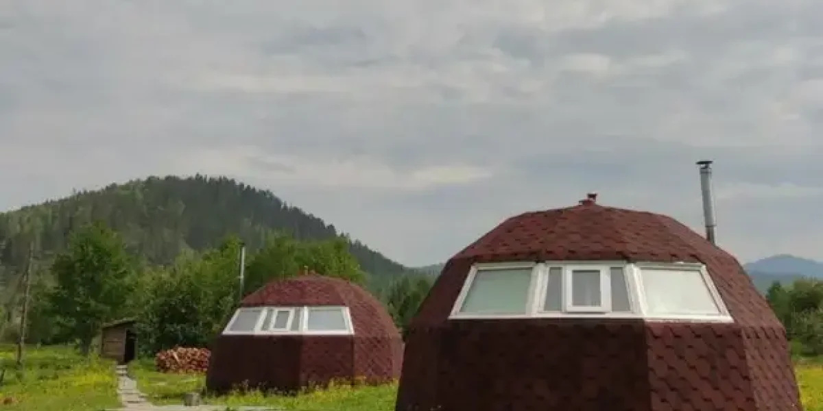 «Там невозможно заблудиться. Зато есть тайная дорога до Монголии». Что рассказал директор турбазы про Усольцевых «Там невозможно заблудиться. Зато есть тайная дорога до Монголии». Что рассказал директор турбазы про Усольцевых