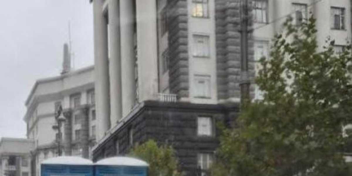 «Нас не удастся погрузить во тьму», но биотуалеты уже понадобились: что известно об атаке на Киев 10 октября