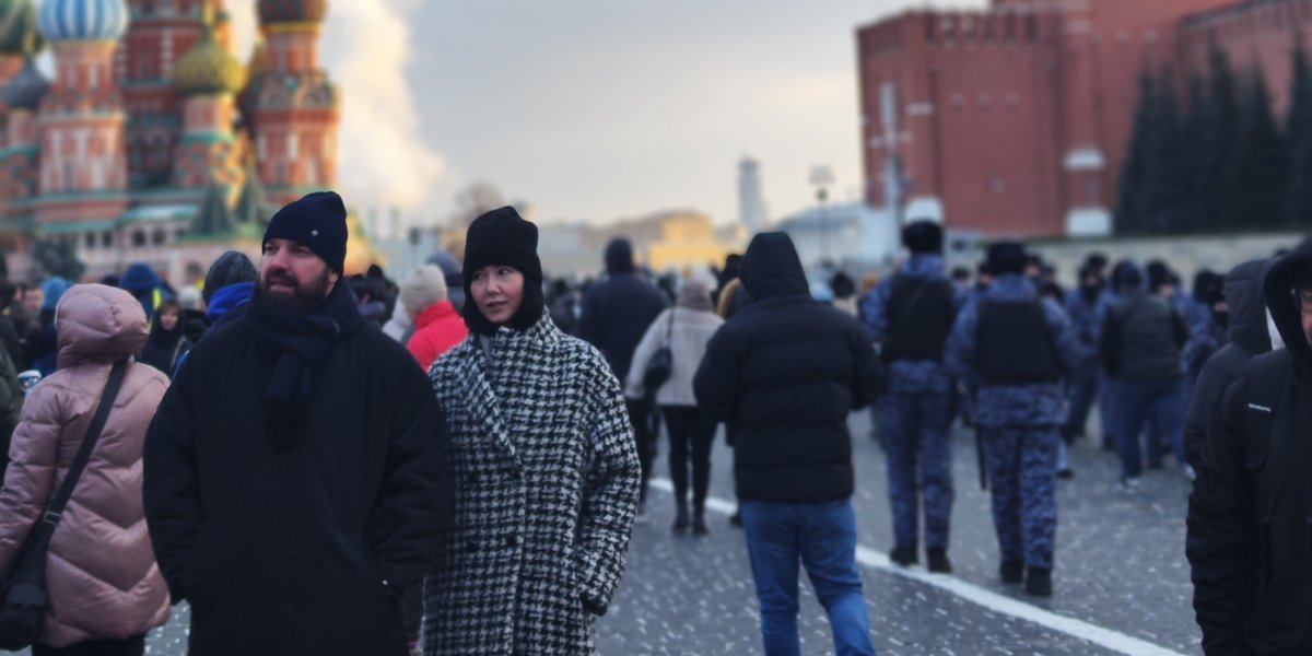 Средняя зарплата в России стремится к новому рекорду: что ждет рынок труда в конце 2025 года