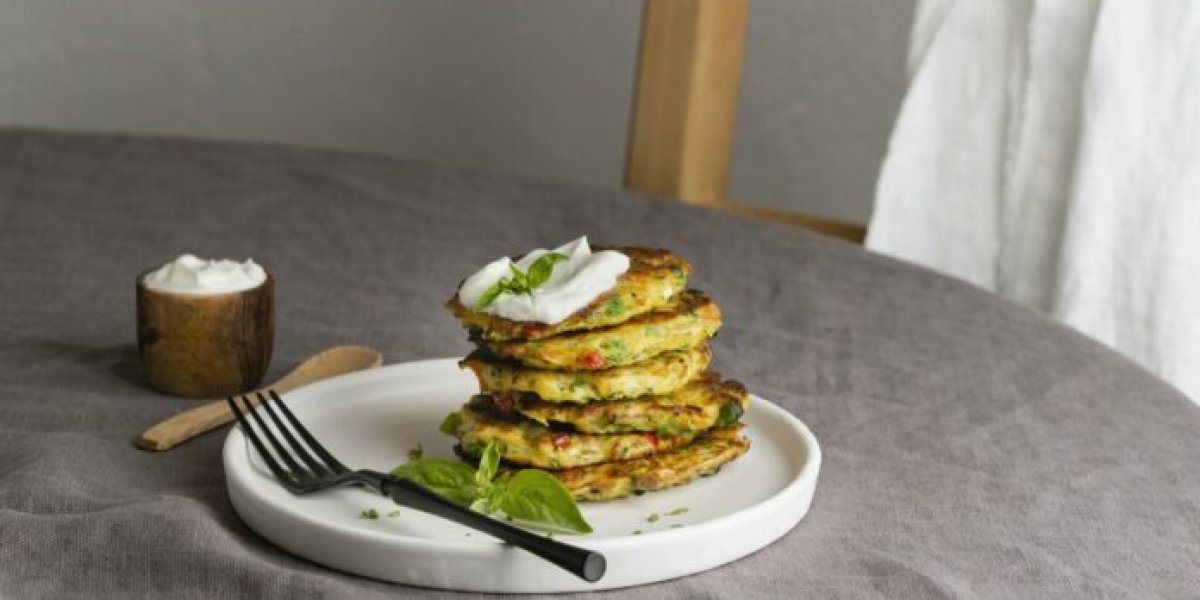 Творожно-сырные оладьи с яйцом: секрет идеального завтрака, который вас удивит Творожно-сырные оладьи с яйцом: секрет идеального завтрака, который вас удивит