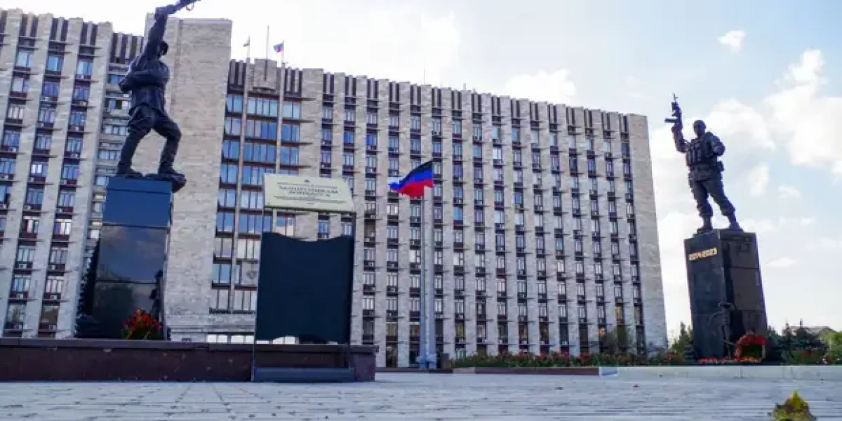 В кабинетах ДНР засели бывшие СБУшники. И у них есть план В кабинетах ДНР засели бывшие СБУшники. И у них есть план