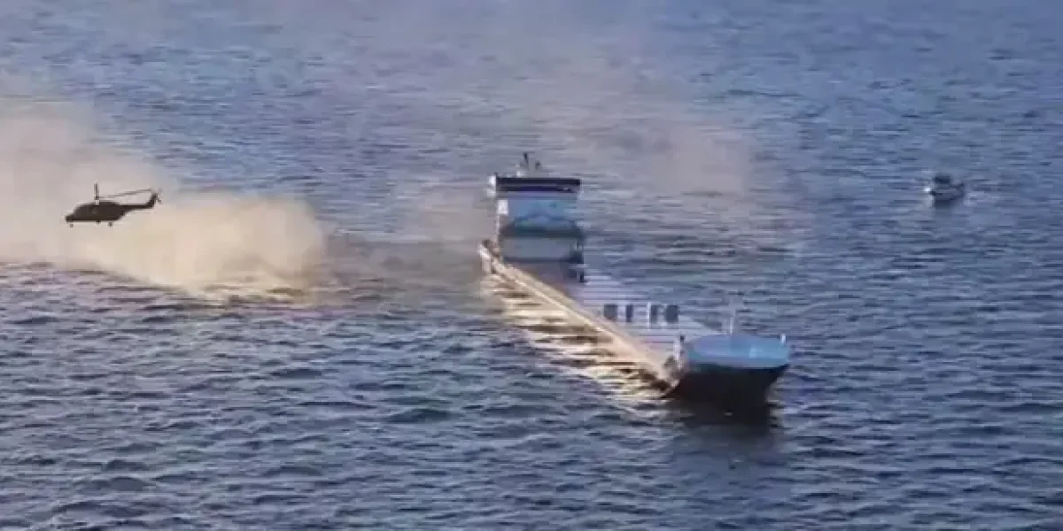 Финны повторили «трюк Трампа» на Балтике. Русское судно взято на абордаж Финны повторили «трюк Трампа» на Балтике. Русское судно взято на абордаж