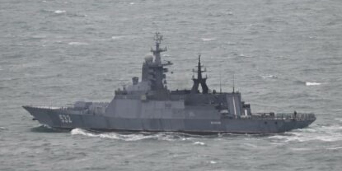 На сопровождение танкеров «теневого флота» впервые вышел боевой корабль ВМФ На сопровождение танкеров «теневого флота» впервые вышел боевой корабль ВМФ