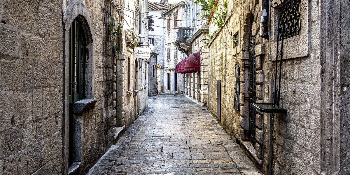 «Тюремные завтраки и пустые крепости»: вся правда о зимней Черногории, которую не расскажут в турфирмах «Тюремные завтраки и пустые крепости»: вся правда о зимней Черногории, которую не расскажут в турфирмах