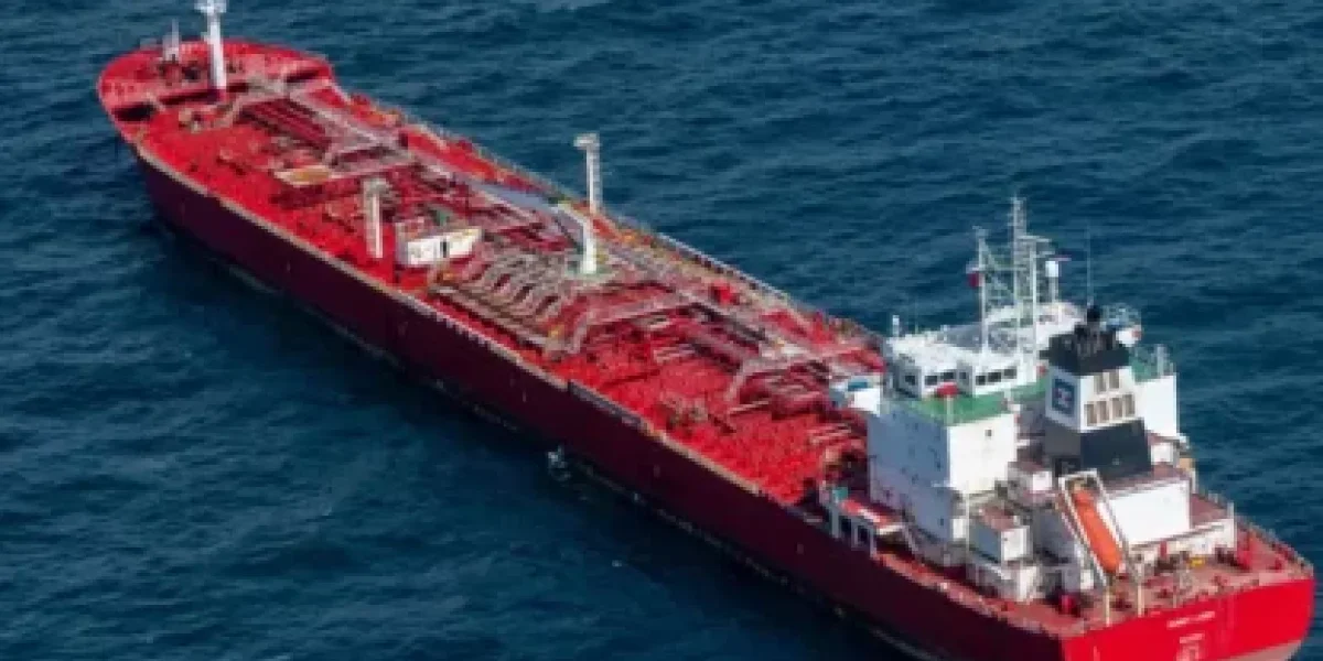 Паника на нефтяном рынке: Иран в спешке грузит танкеры на фоне угрозы удара Паника на нефтяном рынке: Иран в спешке грузит танкеры на фоне угрозы удара