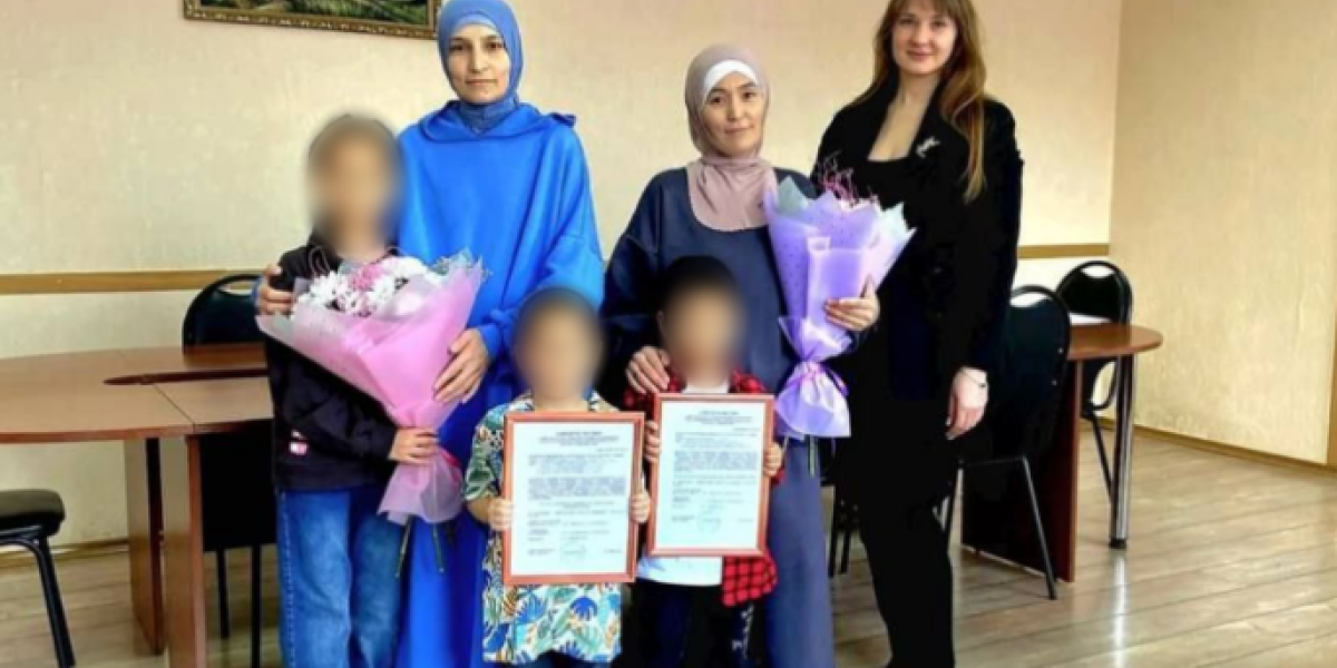 Приезжим опять щедро дарят квартиры. Реакция была жёсткой: Мэра завалили фекалиями Приезжим опять щедро дарят квартиры. Реакция была жёсткой: Мэра завалили фекалиями