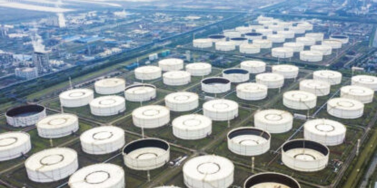 Нефтяной «затор»: хранилища России наливаются до краев, а экспорт падает на глазах Нефтяной «затор»: хранилища России наливаются до краев, а экспорт падает на глазах