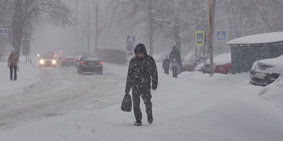 Циклон-убийца наступает: Метель, гололед и лавины обрушатся на десятки регионов России Циклон-убийца наступает: Метель, гололед и лавины обрушатся на десятки регионов России