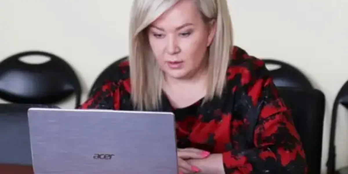 «Эти местные курицы сделают так, как им скажут». Разговор высших чиновников Ивановской области попал в Сеть «Эти местные курицы сделают так, как им скажут». Разговор высших чиновников Ивановской области попал в Сеть