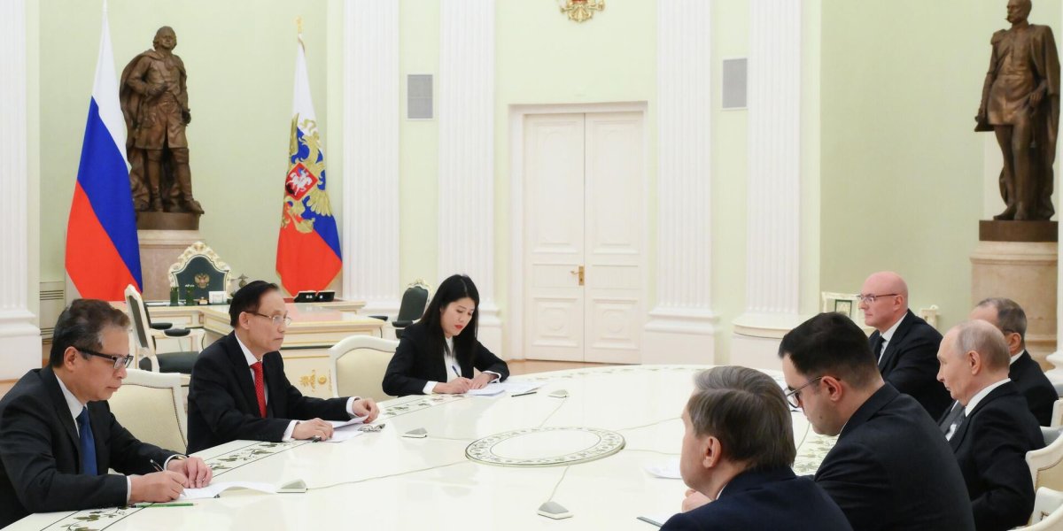 «Хулигана обуздает только сила»: Москва и Пекин взялись за старое? Эксперт раскрыл, как Россия и Китай тайно подыгрывают Ирану «Хулигана обуздает только сила»: Москва и Пекин взялись за старое? Эксперт раскрыл, как Россия и Китай тайно подыгрывают Ирану